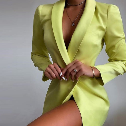 Robe courte évasée en maille à col rabattu boutonnée pour femme