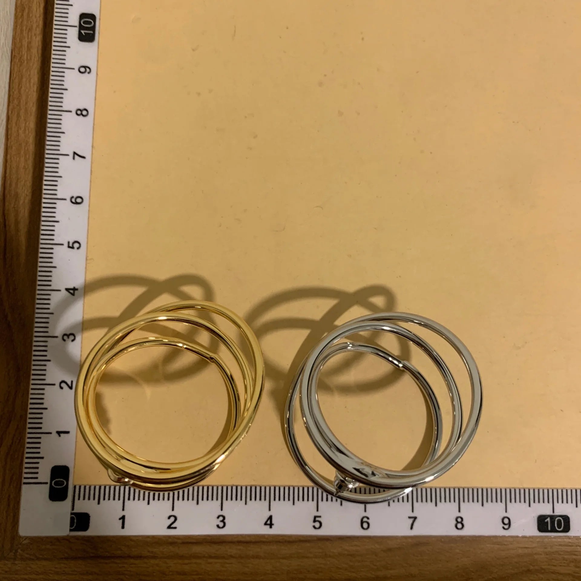 HUANZHI Irregular Circle Wrapping Lines Earrings for Women Girls Hollow Smooth Metal Fashion Jewelry Gifts  New