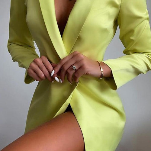 Robe courte évasée en maille à col rabattu boutonnée pour femme
