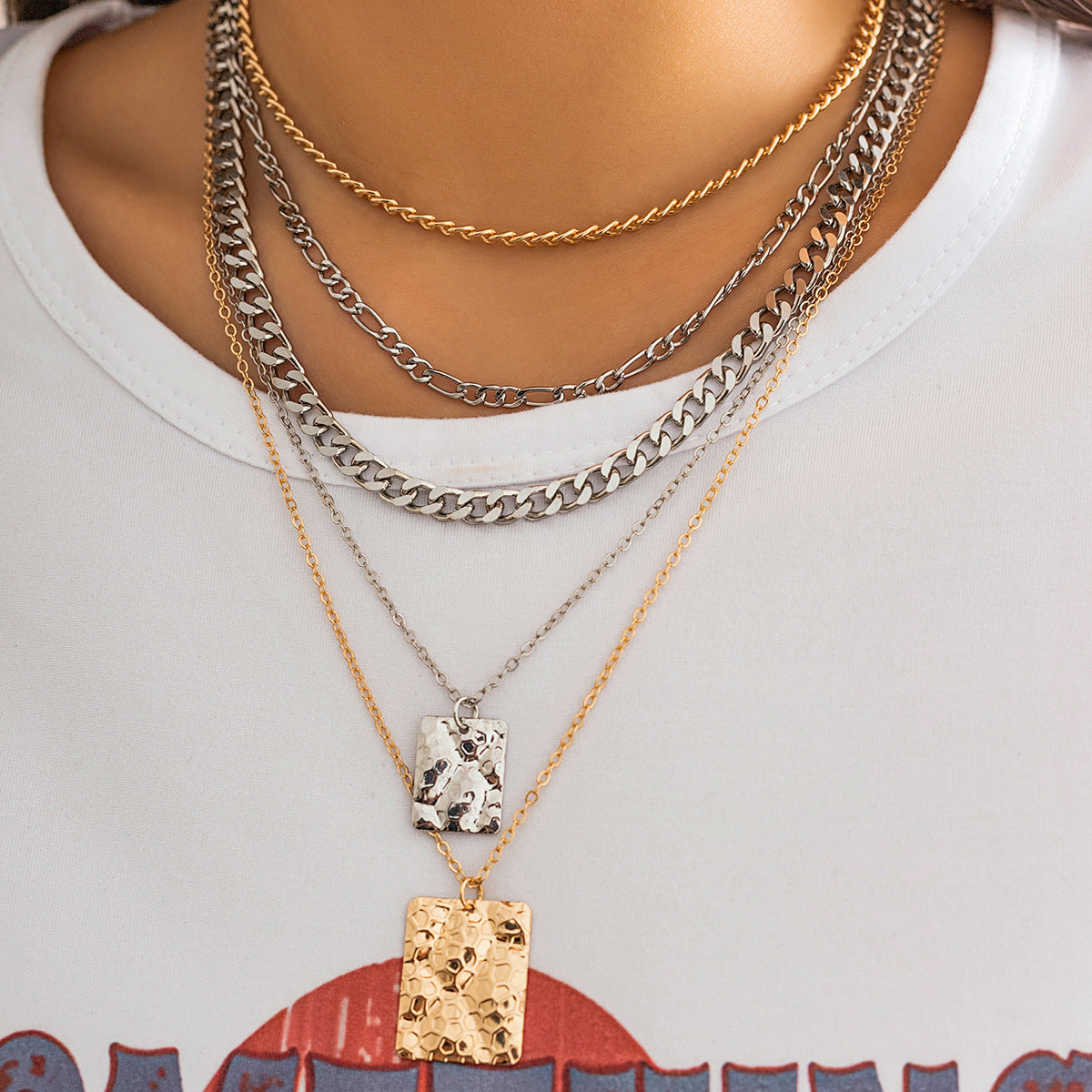 Ins personality niche metal chain layered necklace with sweet and cool snake skin pattern geometric pendant necklace for women