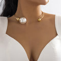 Metal circular collar necklace with simple asymmetrical imitation pearl round bead necklace for women