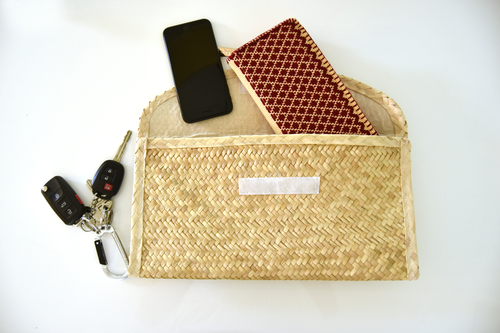 Pochette en paille à rayures sequins avec bordure rose