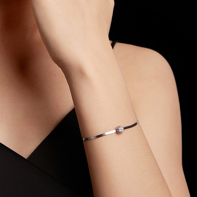 Send girlfriend flower bracelet and Valentine's Day jewelry