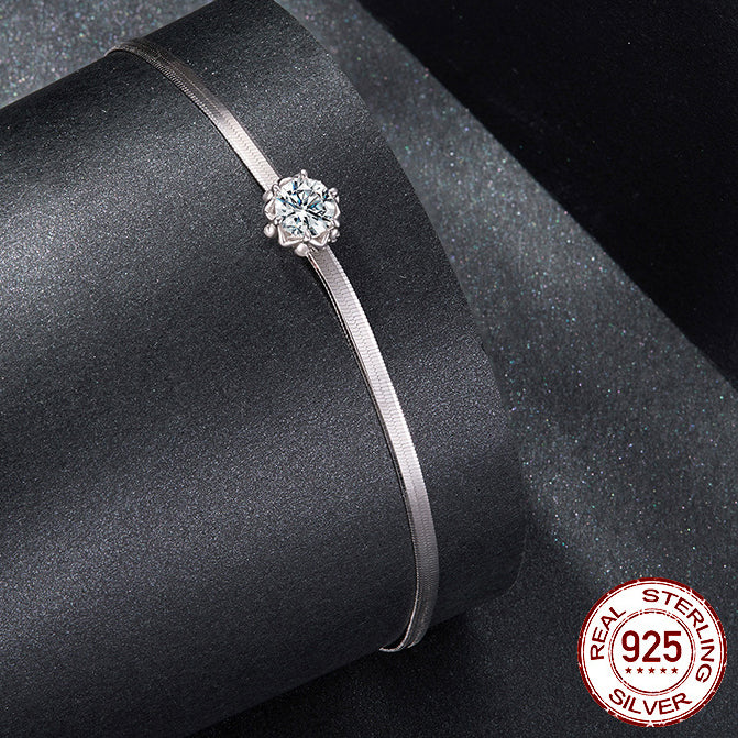 Send girlfriend flower bracelet and Valentine's Day jewelry